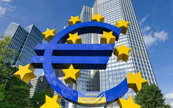 Nerimo signalas Frankfurte: kodėl vis daugiau ECB darbuotojų bijo?