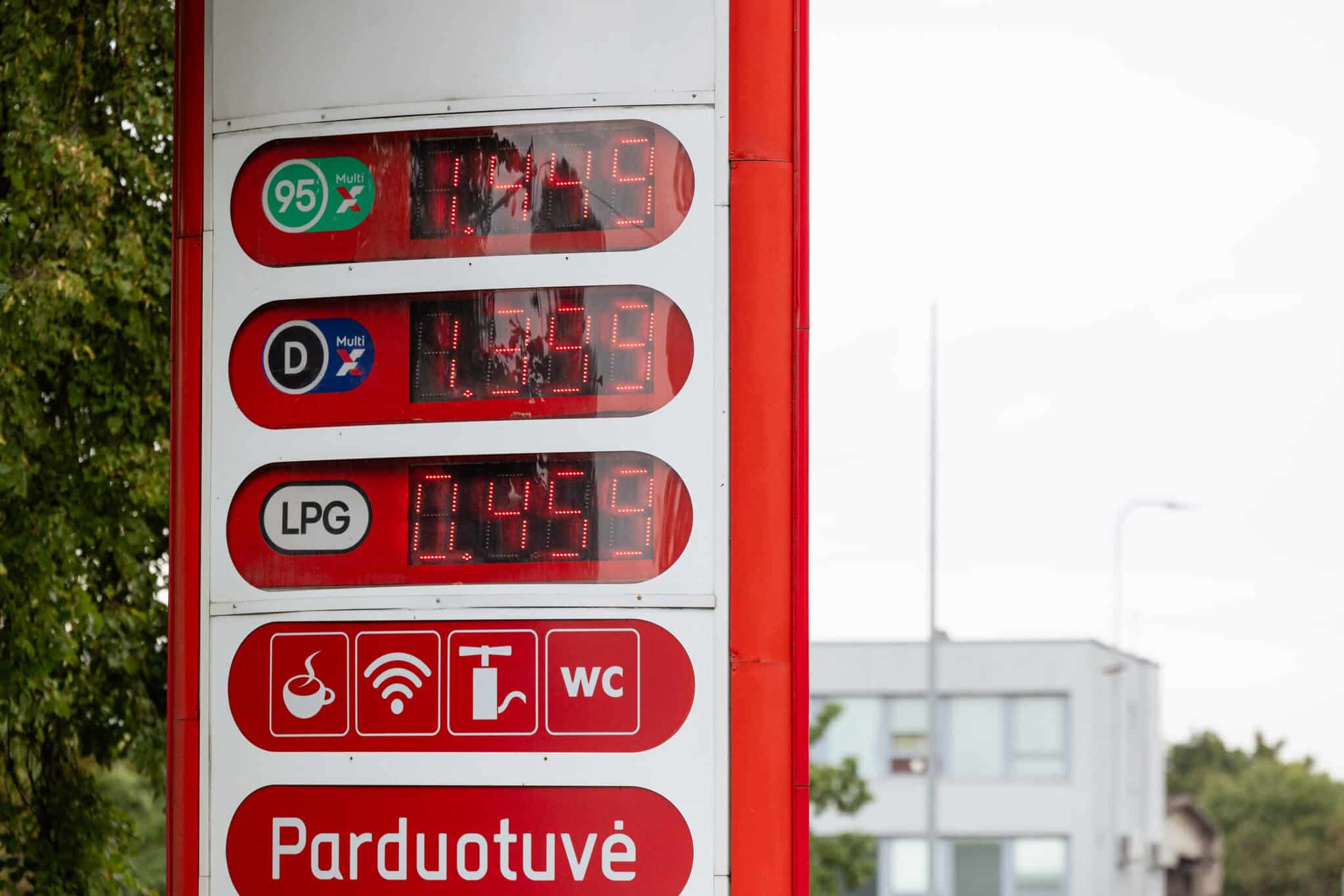 Degalų kainos sukėlė klausimų: institucijos pateikė naujausią vertinimą