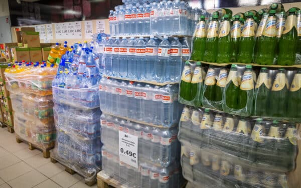 Į užstato sistemą siūlys įtraukti alkoholinių ir nealkoholinių gėrimų tarą, konservuotų maisto produktų pakuotes