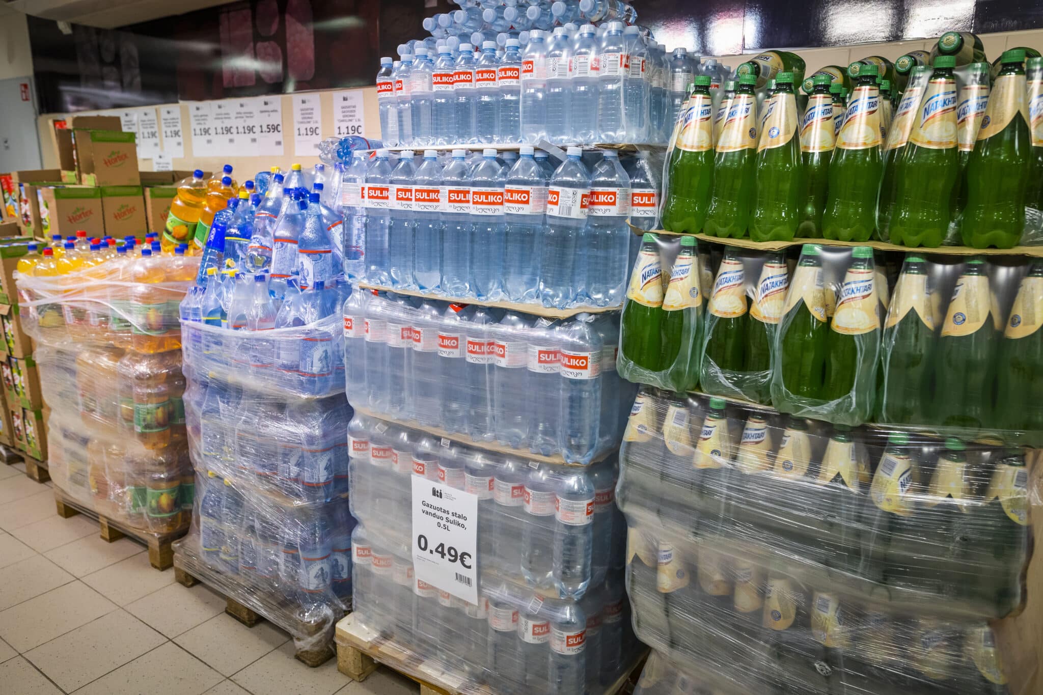 Į užstato sistemą siūlys įtraukti alkoholinių ir nealkoholinių gėrimų tarą, konservuotų maisto produktų pakuotes