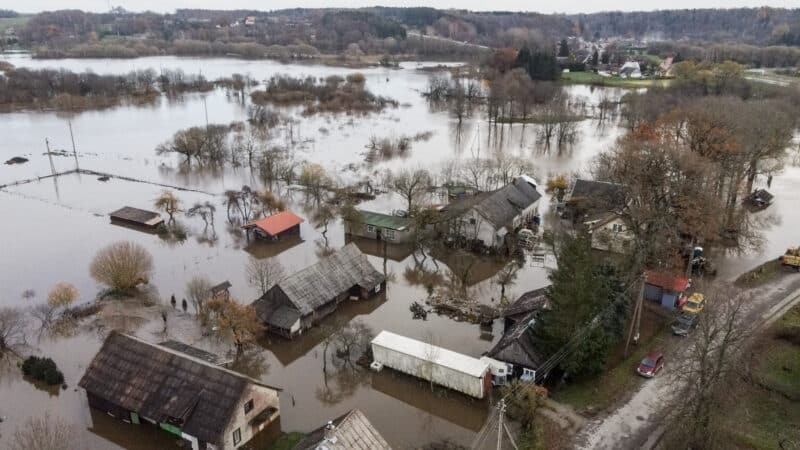 Vanduo kyla: Panevėžio rajone jau apsemti sodo nameliai