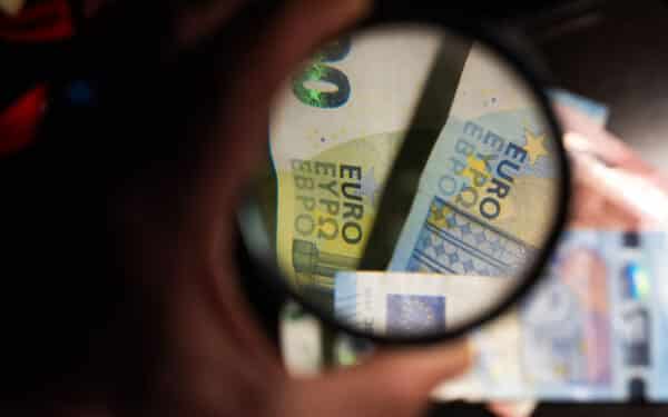 Naudojatės grynaisiais pinigais? Bankas siunčia kritinį įspėjimą, liksite be nieko