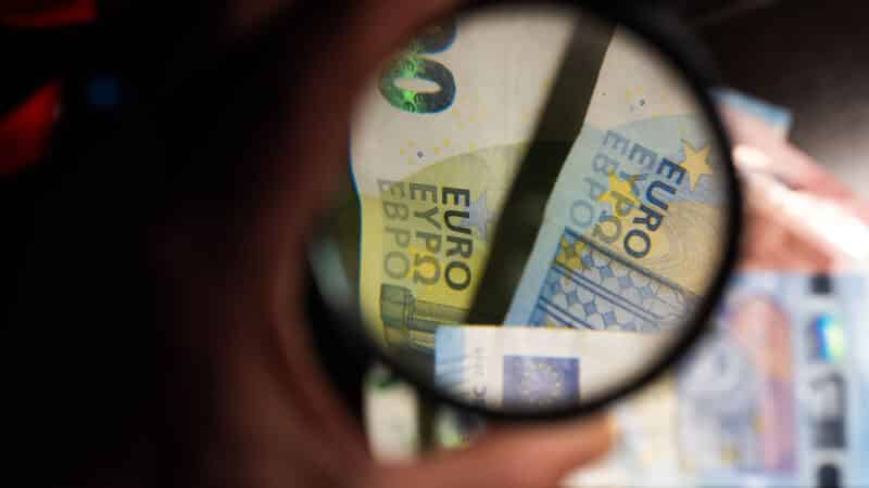 Naudojatės grynaisiais pinigais? Bankas siunčia kritinį įspėjimą, liksite be nieko