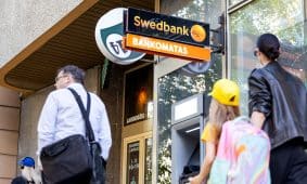 „Swedbank" bankomatas. ELTA / Andrius Ufartas nuotr.