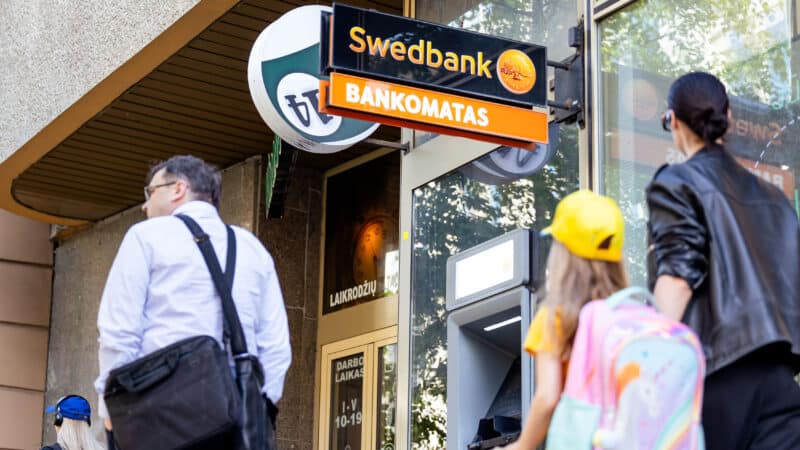Paskelbta nerimą kelianti informacija: „Swedbank“ ir SEB klientai turėtų suklusti