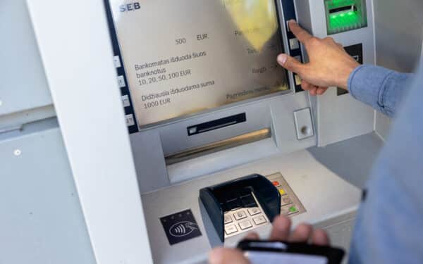Tai privalo žinoti visi gyventojai: viena klaida prie bankomato ir pinigų nėra