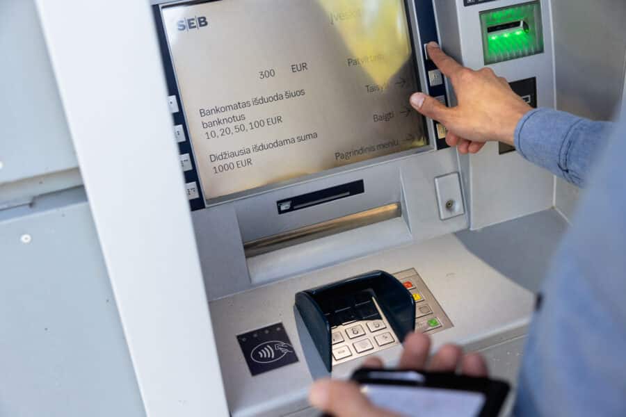 SEB bankomatas. ELTA / Andrius Ufartas nuotr.