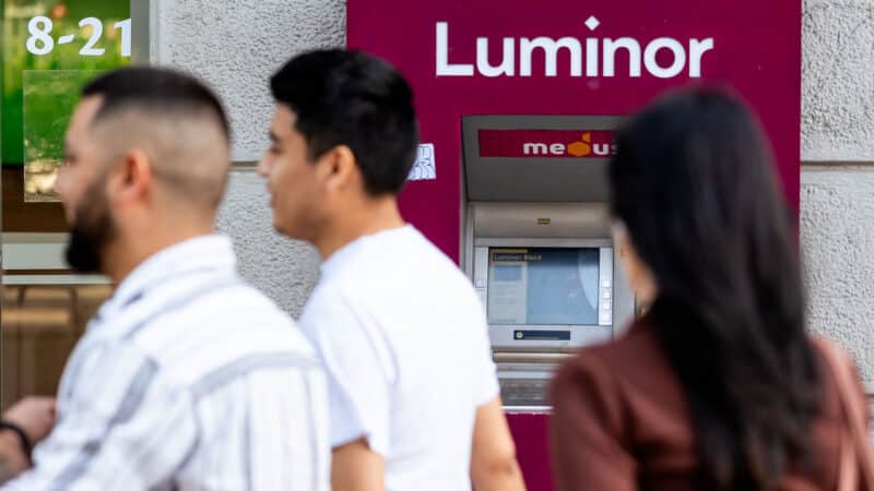 Nepasinaudosite kortelėmis ir bankomatais: bankas informuoja apie galimus sutrikimus