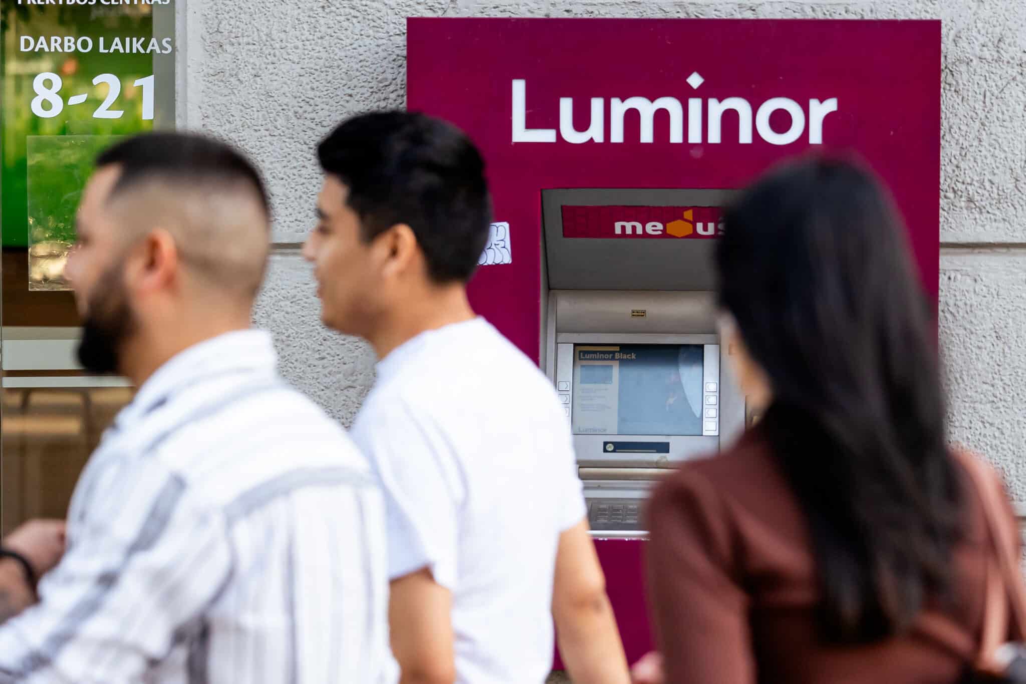 Bankomatai ir kortelės neveiks: bankas informuoja apie galimus nepatogumus, pasitikrinkite