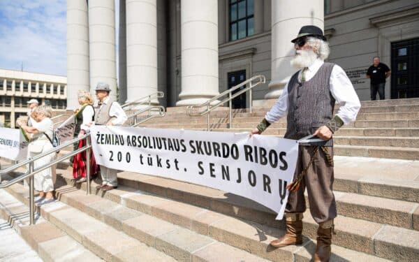 Europa skyla į dvi stovyklas: vienur pensijos leidžia gyventi ramiai, kitur – vos sudurti galą su galu