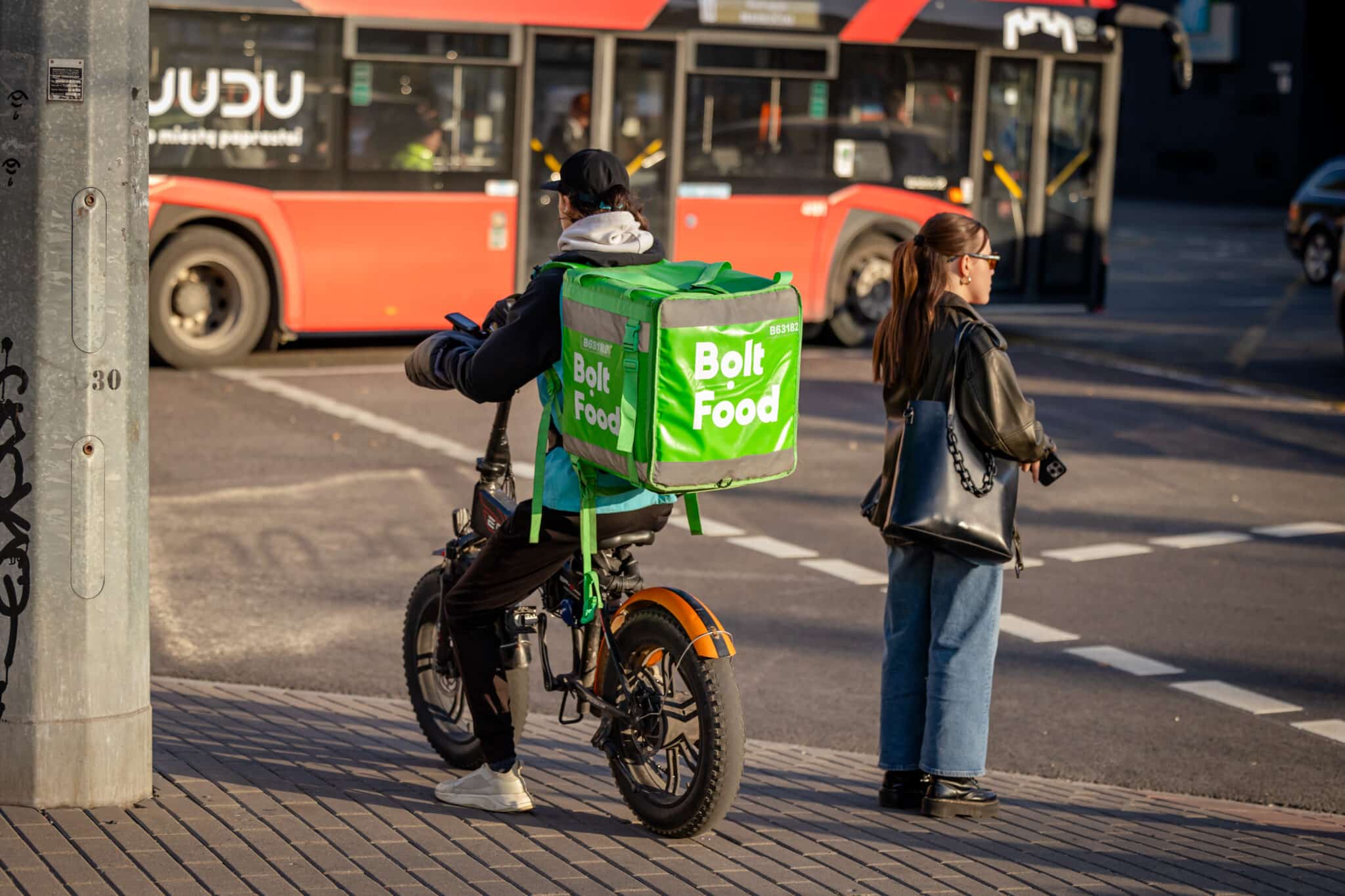Ar tikrai reikia deklaruoti pajamas? Suklusti privalo „Bolt“ pavėžėjai ir „Vinted“ pardavėjai