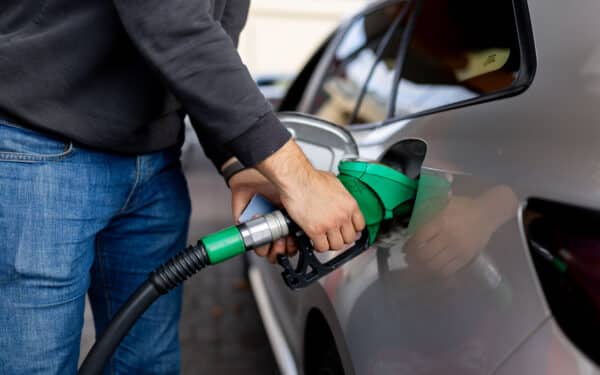 Graikija tris mėnesius ribos pelno maržas benzinui ir maisto produktams