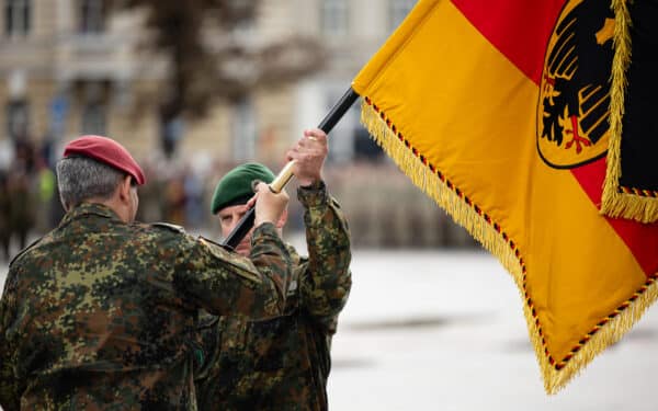 Augančios dvejonės Europoje: vokiečiai ir prancūzai nenori siųsti karių į Ukrainą