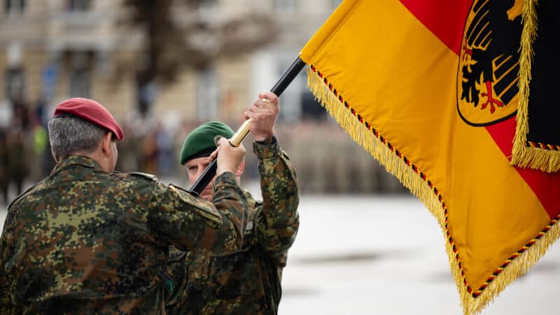 Augančios dvejonės Europoje: vokiečiai ir prancūzai nenori siųsti karių į Ukrainą