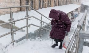 Vilniuje tęsiasi stiprus snygis. ELTA / Dainius Labutis nuotr.