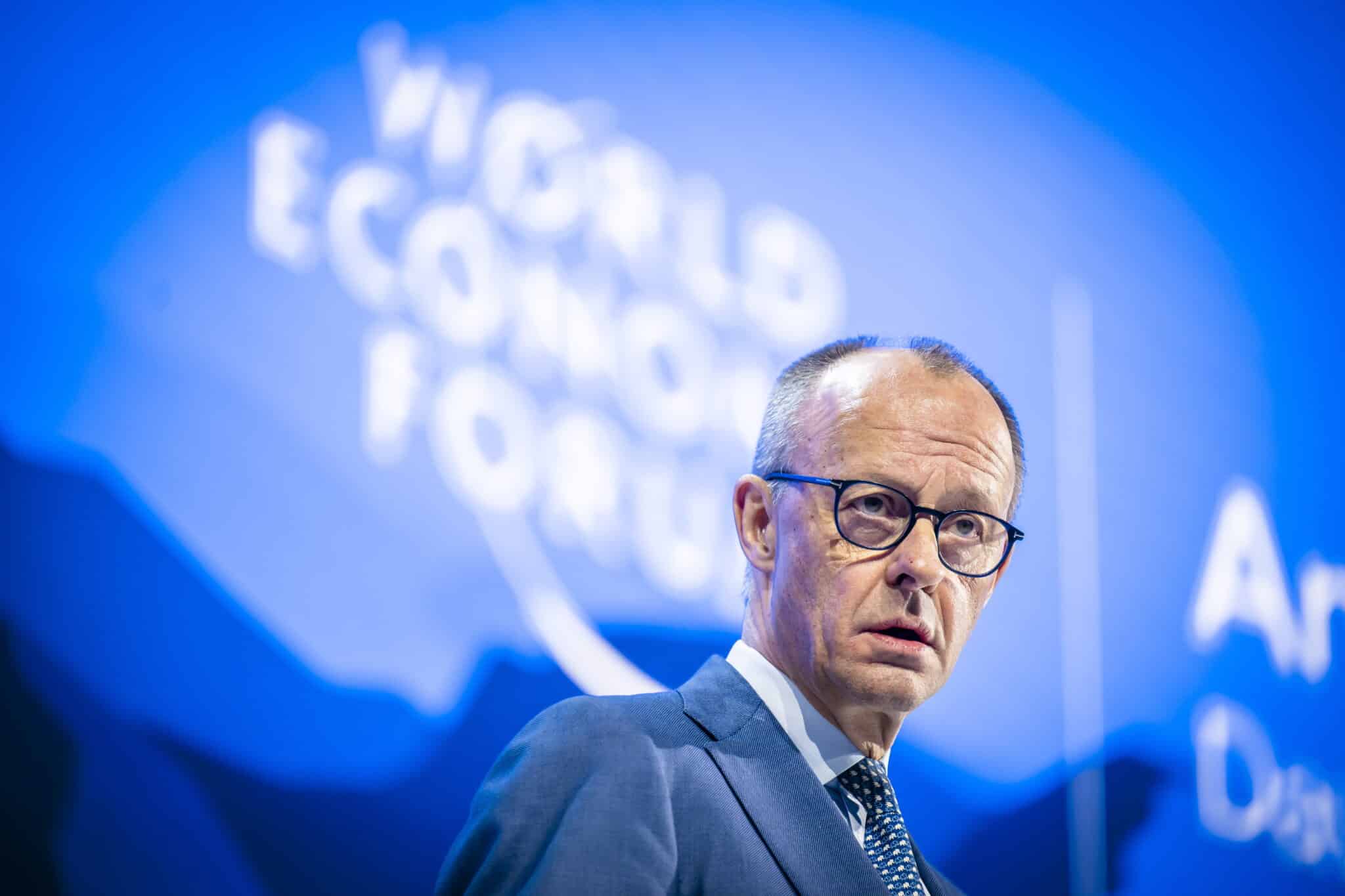 Vokietijos koalicija skyla: SPD siūlo degalų kainų „lubas”, kancleris F. Merzas priešinasi