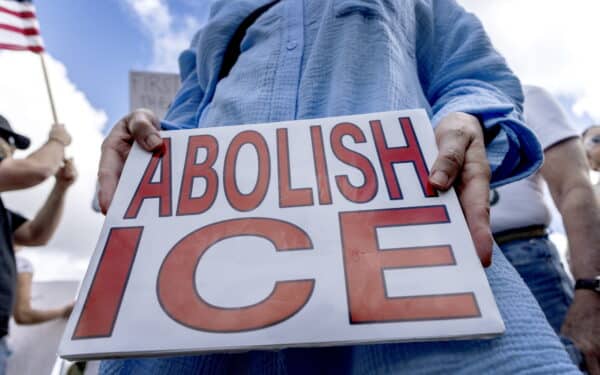 Po protestų ir kritikos: Trumpas stabdo ICE operacijas Minesotos valstijoje