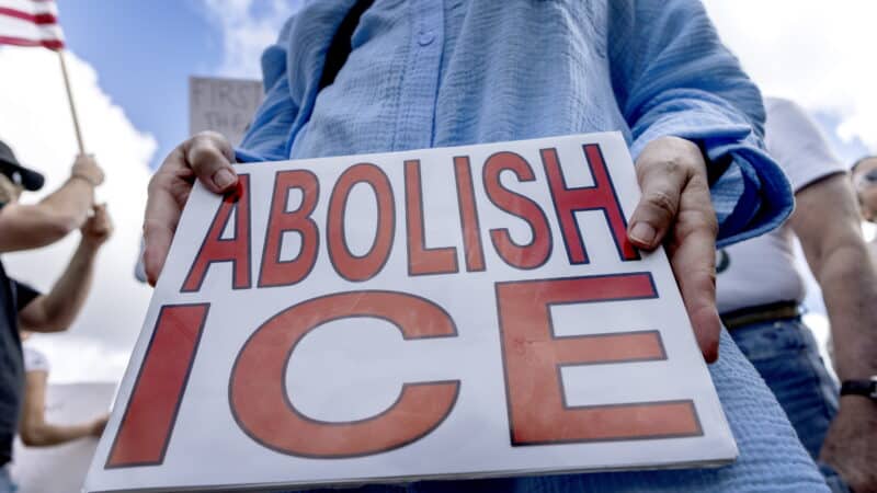 Po protestų ir kritikos: Trumpas stabdo ICE operacijas Minesotos valstijoje