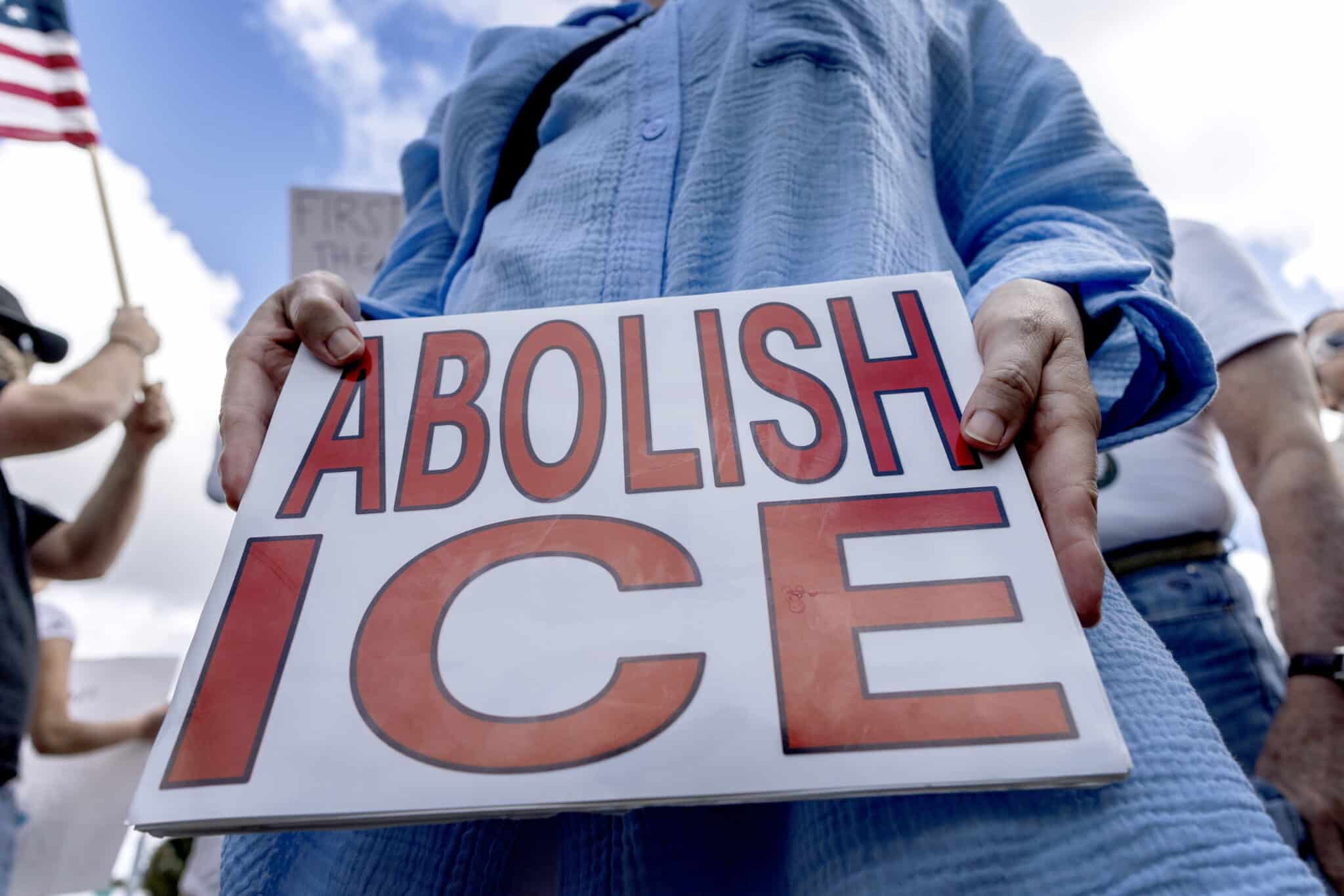 Po protestų ir kritikos: Trumpas stabdo ICE operacijas Minesotos valstijoje
