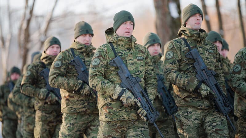 Latvijos ambasadorius Ukrainoje: Baltijos šalims panikuoti dėl galimos Rusijos invazijos nereikia, bet budrumas būtinas