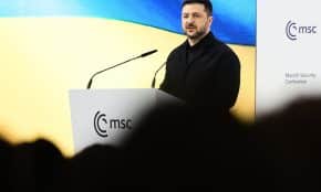 Zelenskis teigia, kad per Rusijos smūgius buvo apgadintos visos Ukrainos elektrinės. EPA-ELTA