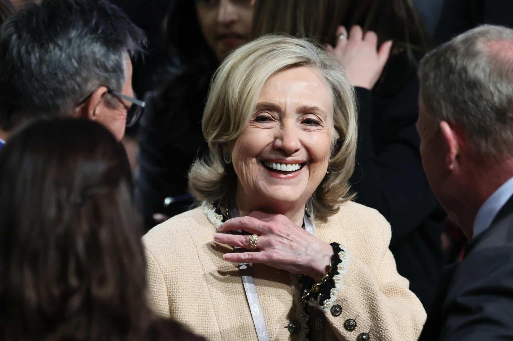 Hillary Clinton reikalauja, kad Trumpas duotų parodymus apie Epsteiną