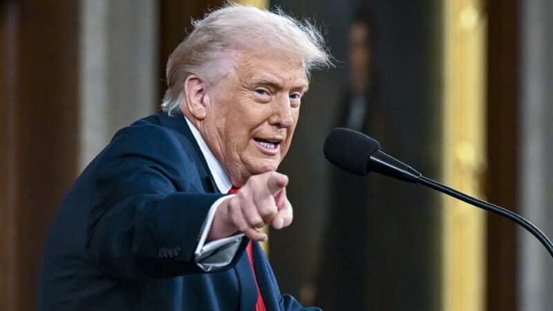 JAV demokratai nori išsiaiškinti, ar nebuvo nuslėpti Epsteino bylos dokumentai, susiję su Trumpu