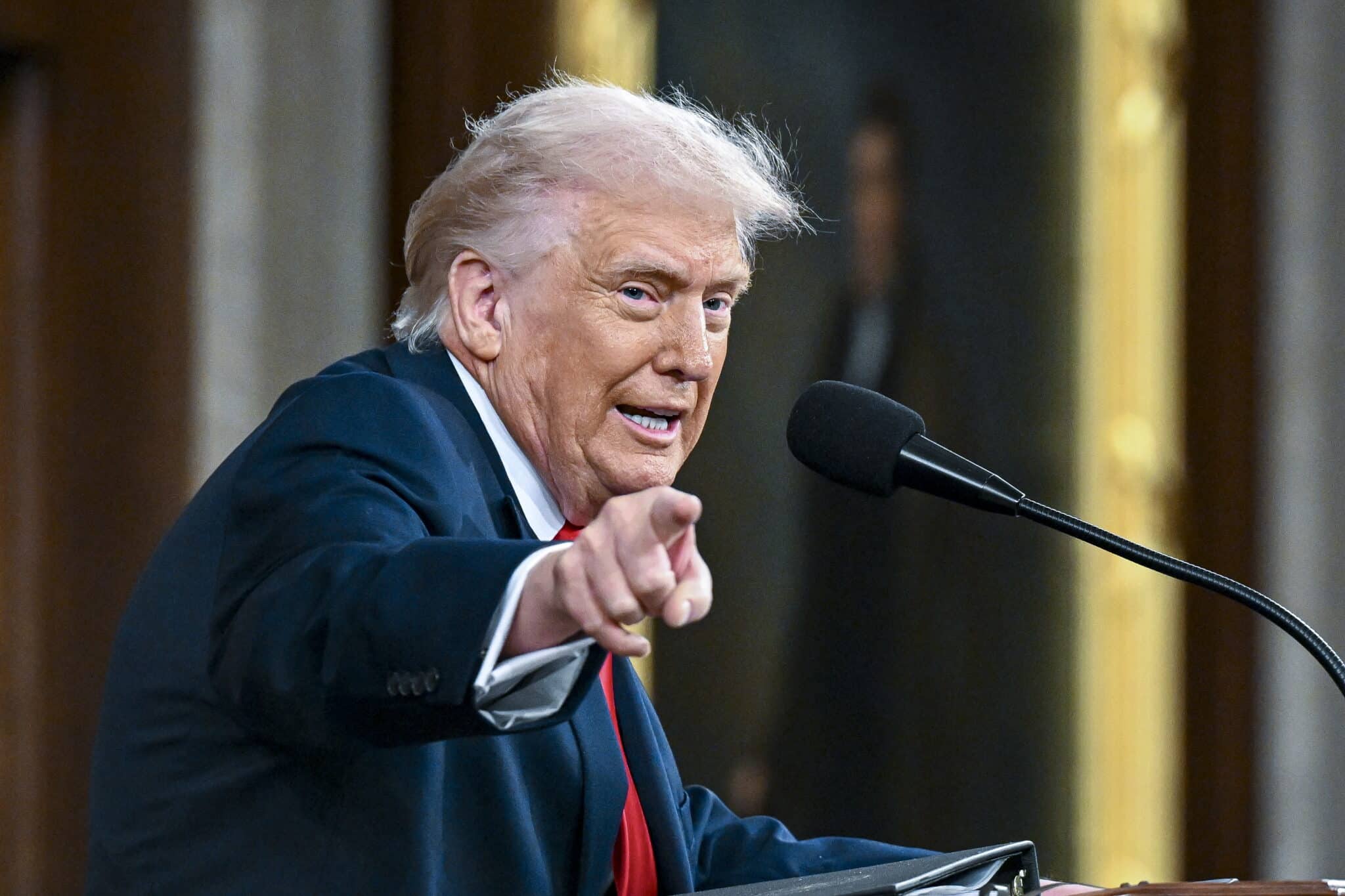 JAV demokratai nori išsiaiškinti, ar nebuvo nuslėpti Epsteino bylos dokumentai, susiję su Trumpu