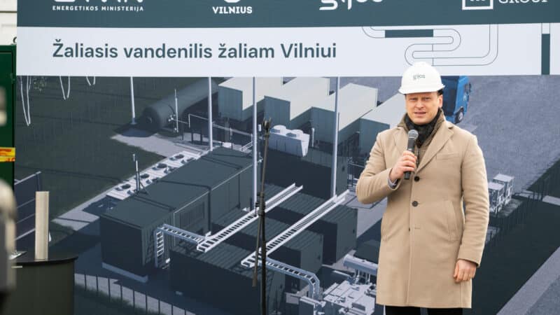 Vilniuje statoma vandenilio gamykla – rudenį planuojama į gatves paleisti juo varomus autobusus