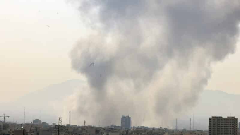 Iranas smogia ir JAV: surengta ataka JAV karinėje bazėje Bahreine