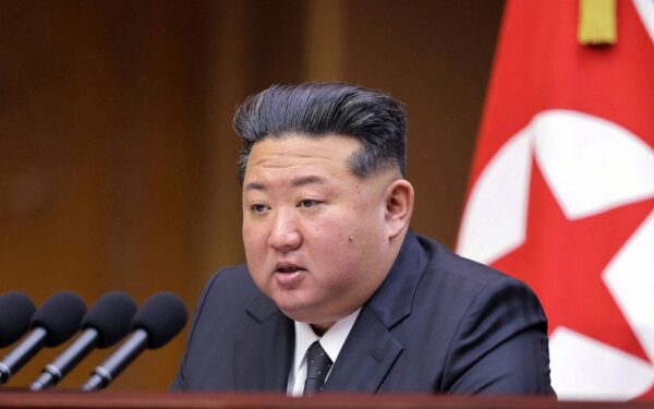 Kim Jong Unas su dukra išbandė naują tanką: siunčiamas signalas pasauliui