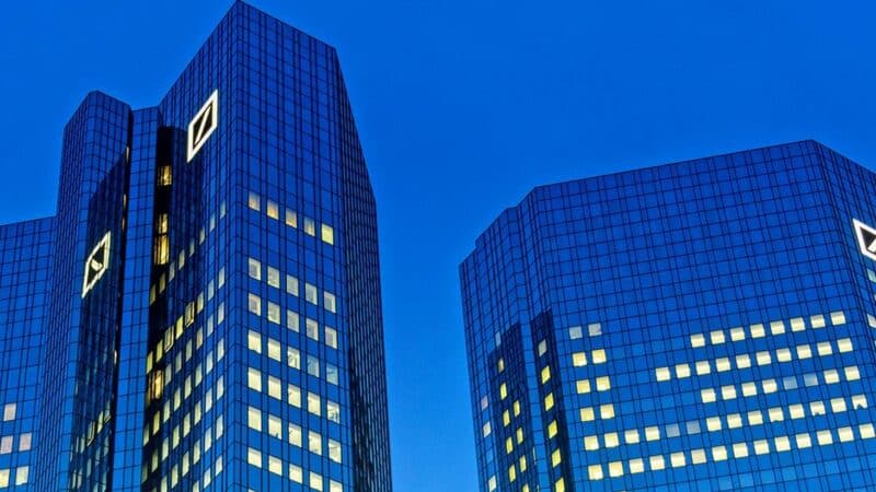 Skandalingas Epsteino šešėlis: spaudimas „Deutsche Bank“ tik stiprėja