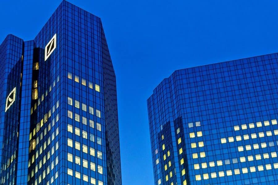 Skandalingas Epsteino šešėlis: spaudimas „Deutsche Bank“ tik stiprėja