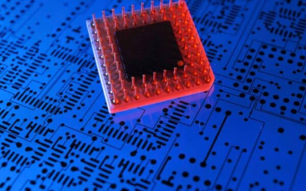 Kinijos dirbtinio intelekto kova aštrėja: „Huawei“ spaudžia konkurentai