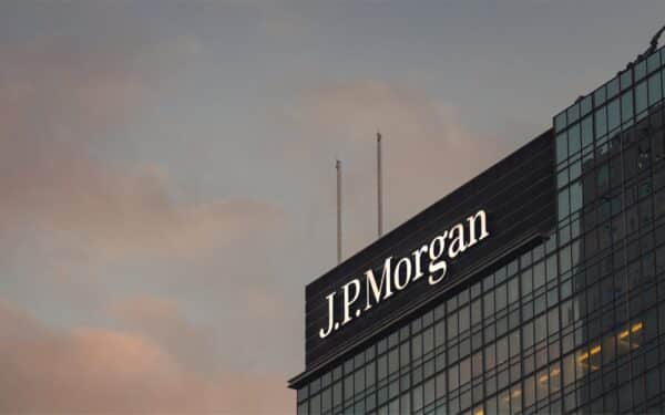 ECB smogia „J.P. Morgan“: milijoninė bauda už klaidas, kurios nuslėpė tikrąją riziką