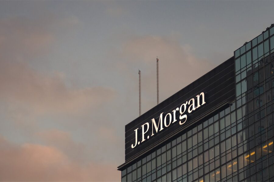 ECB smogia „J.P. Morgan“: milijoninė bauda už klaidas, kurios nuslėpė tikrąją riziką