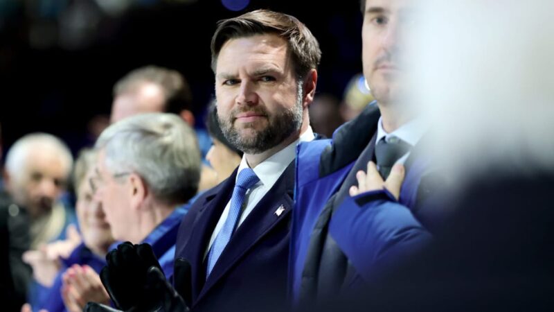 Vašingtono žinia: paragino iraniečius perimti valdžią, tačiau pabrėžia kitą prioritetą
