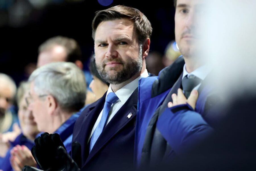 Vašingtono žinia: paragino iraniečius perimti valdžią, tačiau pabrėžia kitą prioritetą