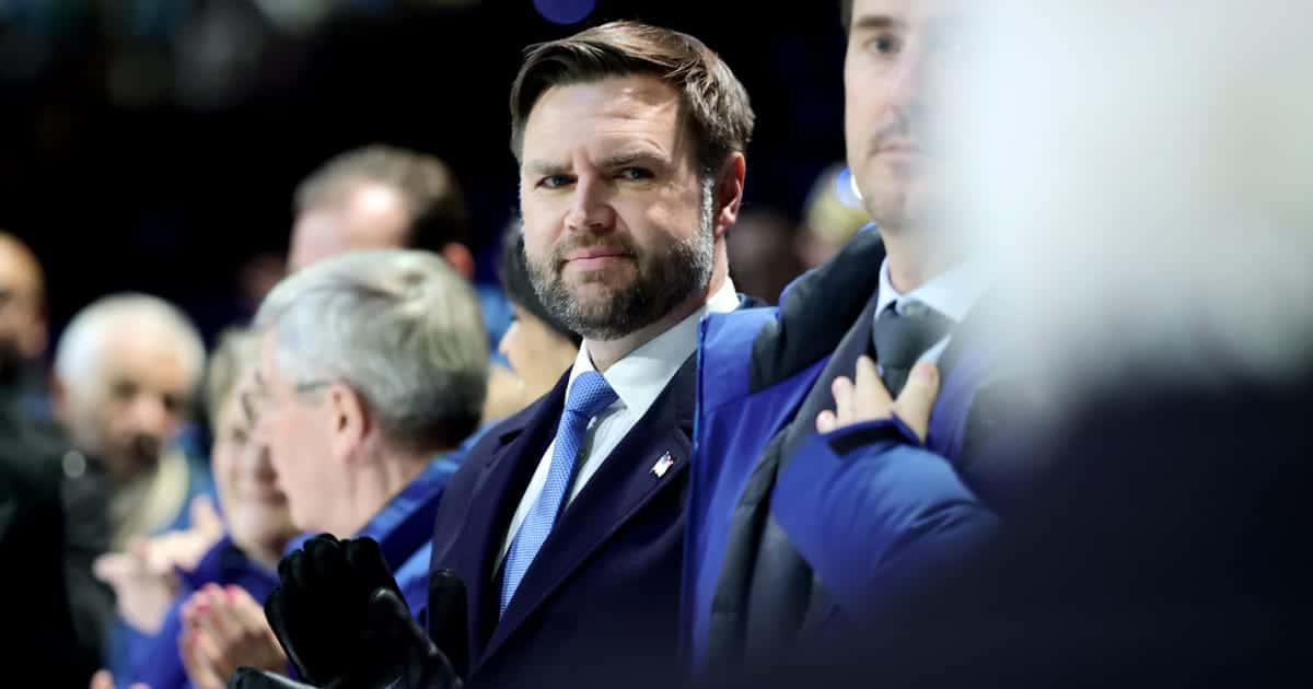 Vašingtono žinia: paragino iraniečius perimti valdžią, tačiau pabrėžia kitą prioritetą