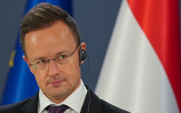 Vengrija siūlo taikos kelią Ukrainai: Budapeštas nori rengti taikos viršūnių susitikimą