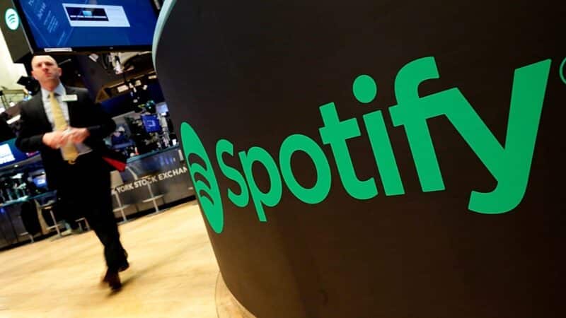 „Spotify“ naujovė: dirbtinis intelektas pats parinks tinklalaides pagal užklausą