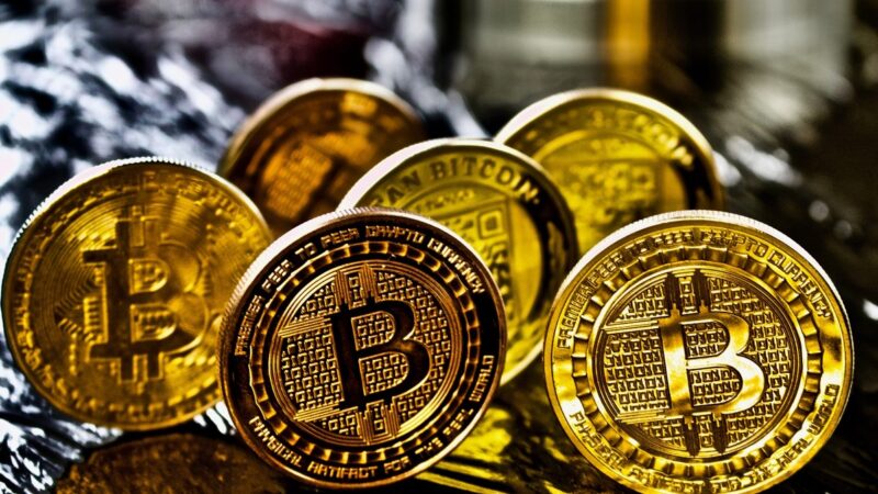 Bitcoin kaina šauna aukštyn: ar jau laikas pirkti? Analitikai perspėja apie vieną riziką