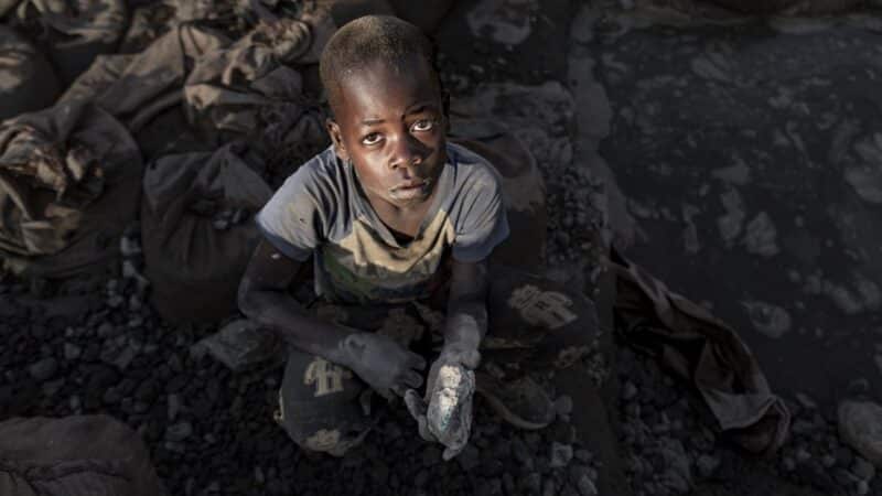 Žaliosios energijos kaina: Kongo vaikai vemia krauju, o atsakomybės neprisiima niekas