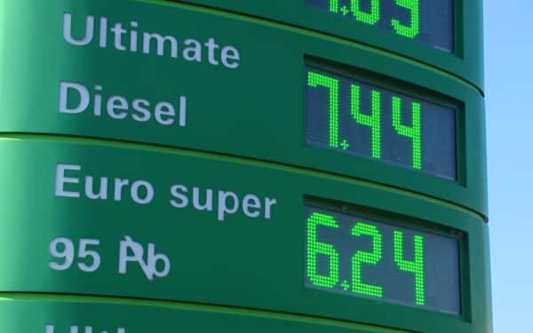 Ar elektromobilių bumas pervertintas? Skaičiai rodo netikėtą realybę