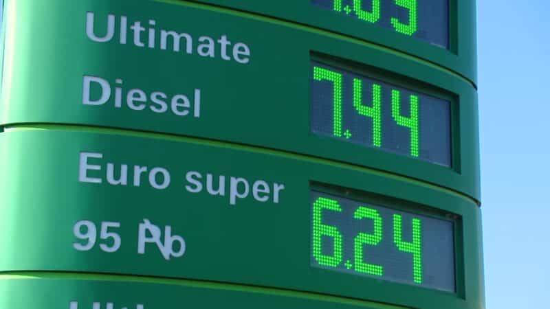 Ar elektromobilių bumas pervertintas? Skaičiai rodo netikėtą realybę