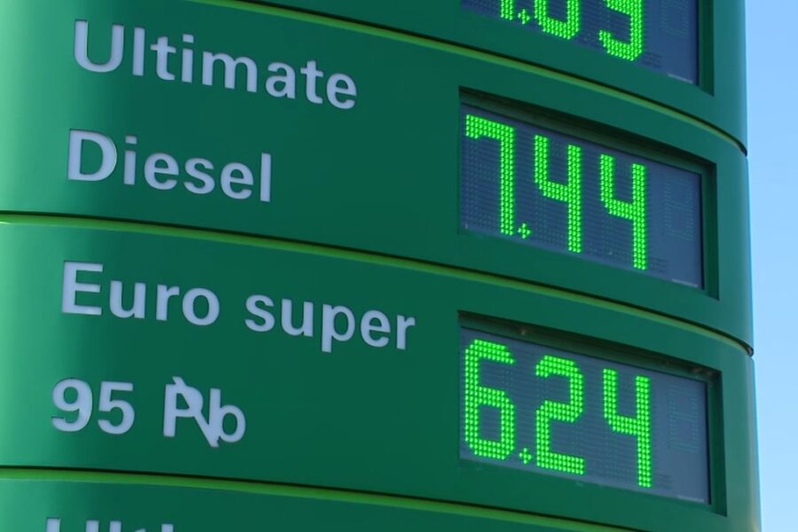 Ar elektromobilių bumas pervertintas? Skaičiai rodo netikėtą realybę