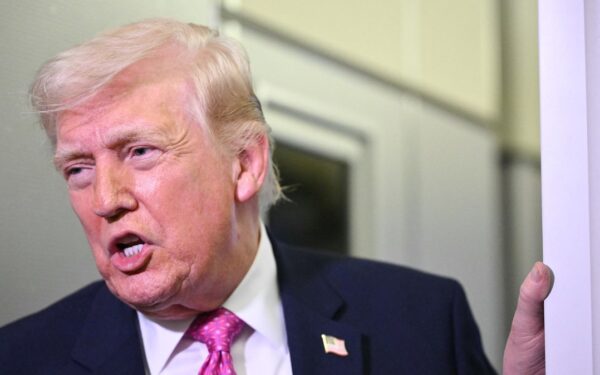 Kas mokės už karą? Trumpas siūlo finansinę naštą perkelti arabų valstybėms