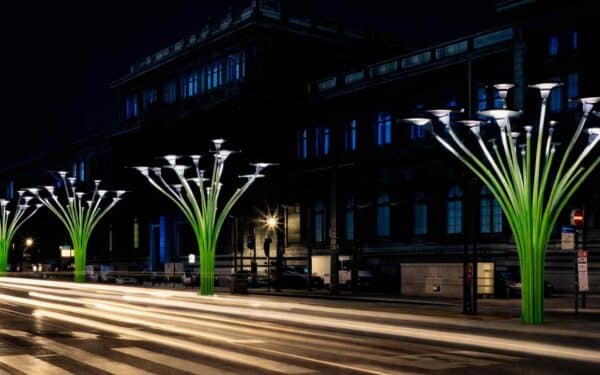 Ateities miestai keičiasi: gatves gali apšviesti saulės energiją kaupiantys „medžiai“