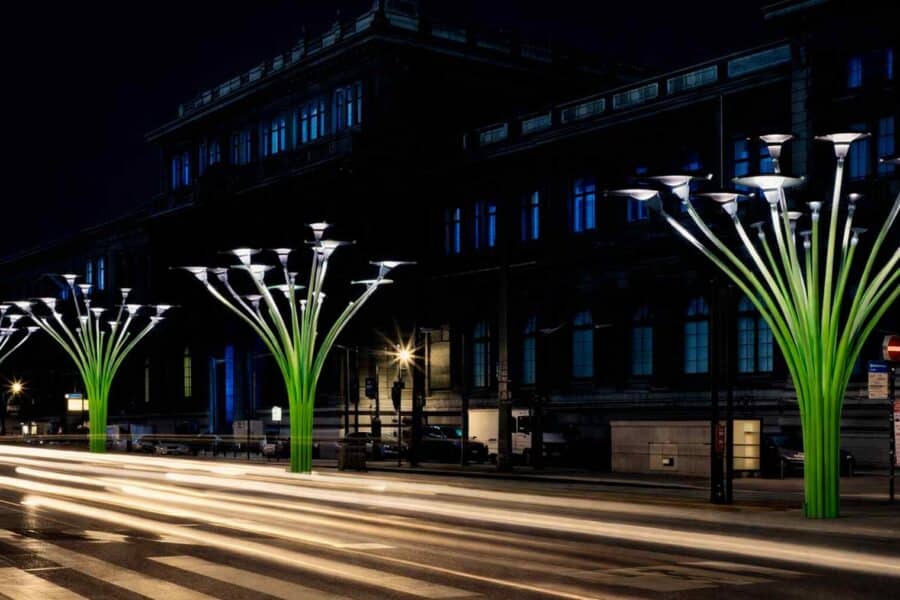 Ateities miestai keičiasi: gatves gali apšviesti saulės energiją kaupiantys „medžiai“