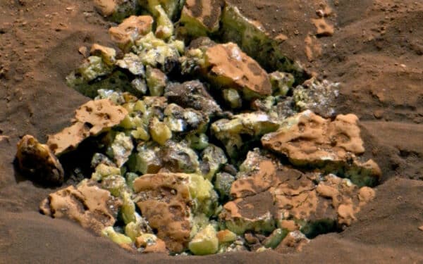 „Curiosity“ netyčia praskėlė Marso akmenį, viduje aptiko netikėtą lobį